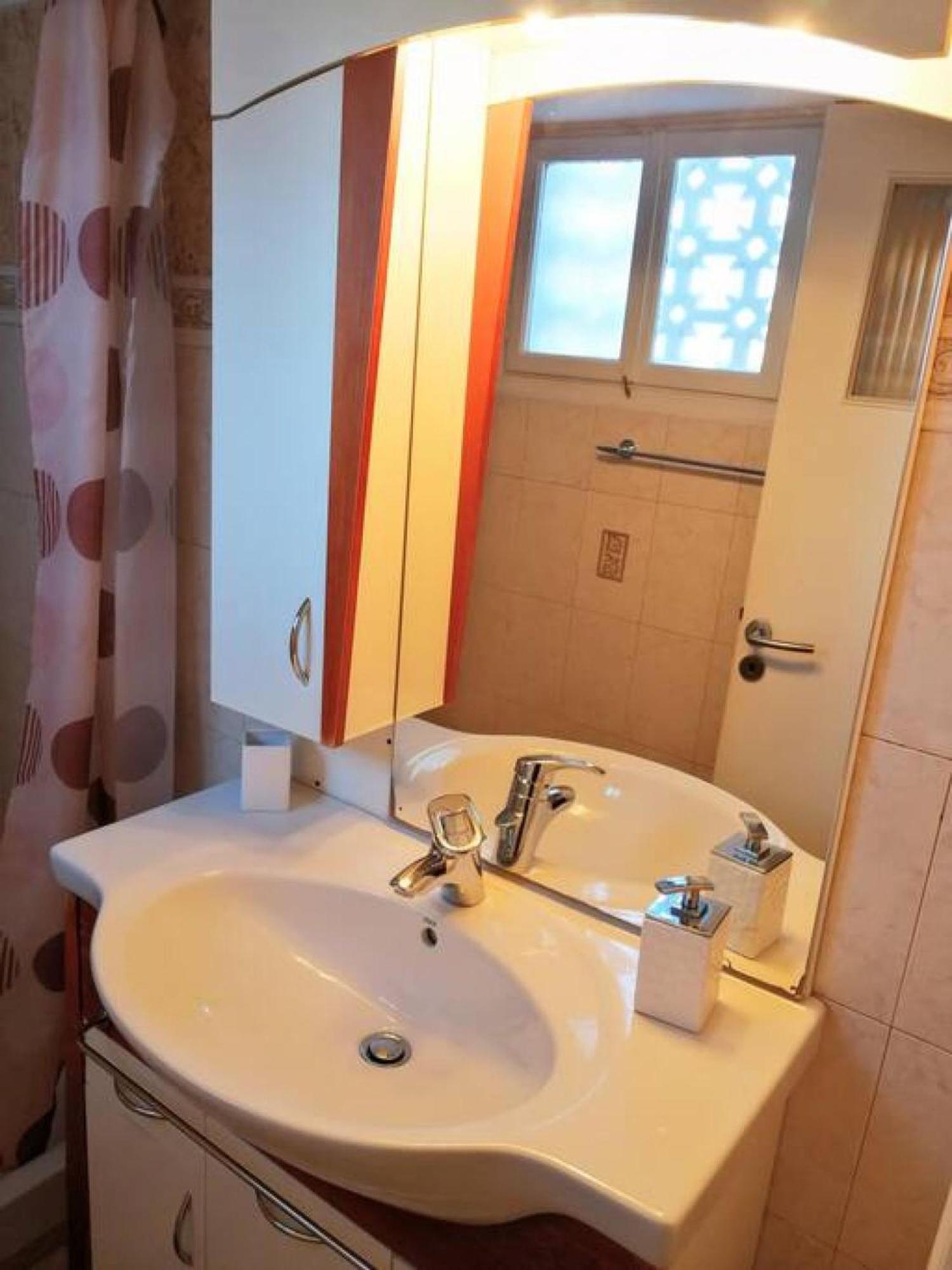 Cozy Apartment In Acropolis With Roof Garden เอเธนส์ ภายนอก รูปภาพ